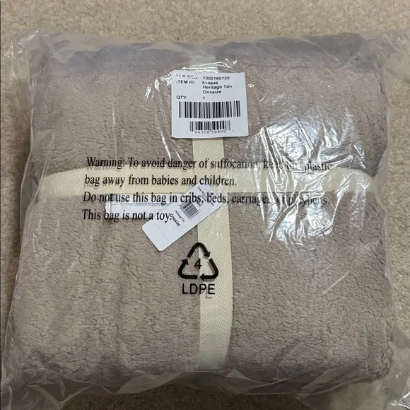 LL Bean Cozy Sherpa Wearable Throw Heritage Tan Hooded Pockets NWT-One Size - Picture 3 of 4